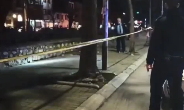 Këta janë 15 të dyshuarit që u rrahën brutalisht në Prizren, 9 përfundojnë në ndalim policor e 4 në spital