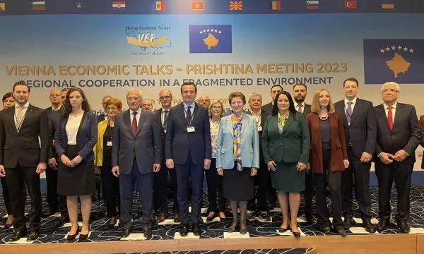 Kryetari i Forumit Ekonomik të Vjenës: Kosova ka shumë presione nga jashtë