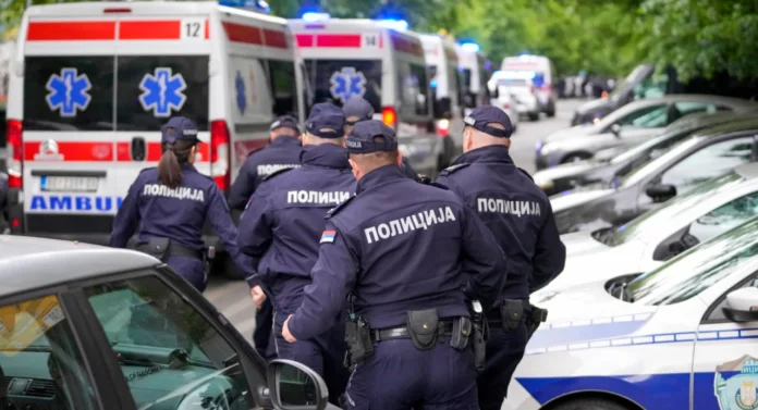 Një muaj paraburgim për babanë e nxënësit që vrau nëntë persona në Beograd