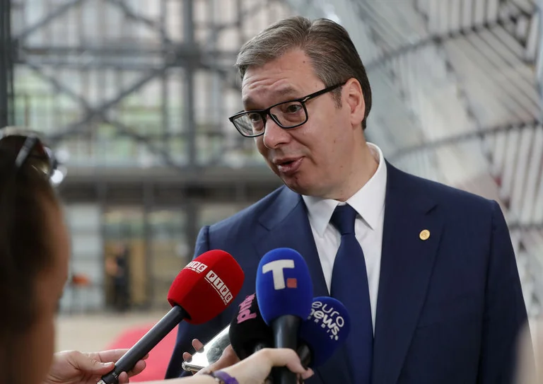 Vuçiqi, me kartën e Kosovës, ia mori 300 milionë euro BE-së