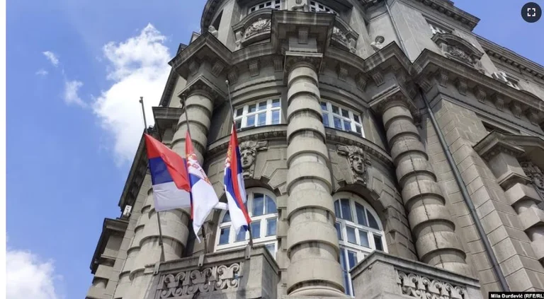 Qeveria serbe njofton për ashpërsimin e masave për posedimin e armëve