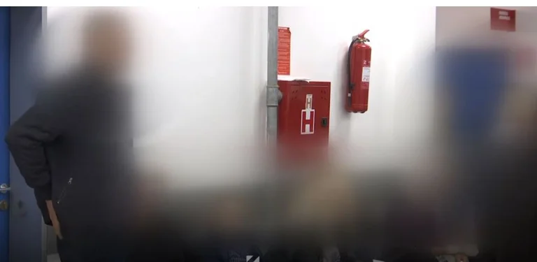 Vonesat e mjekëve, ndër shkaktarët e tollovive nëpër ambulanca specialistike