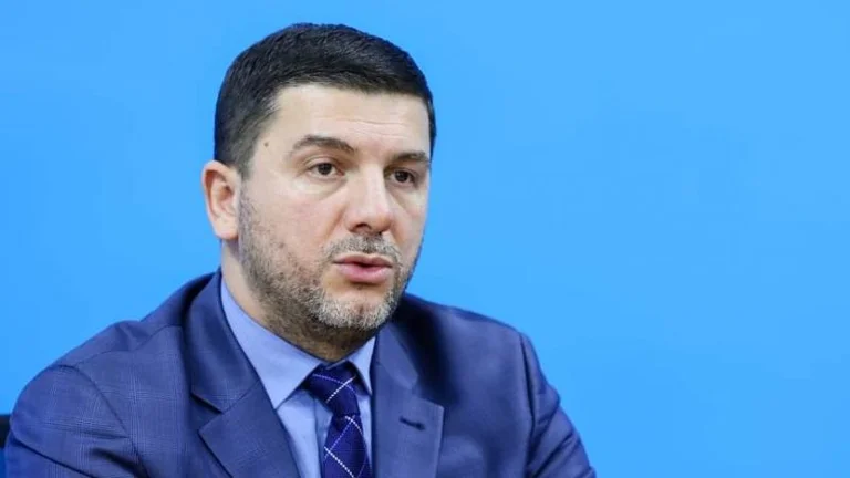 Krasniqi: Në Bruksel Kurti e inkriminoi Kosovën