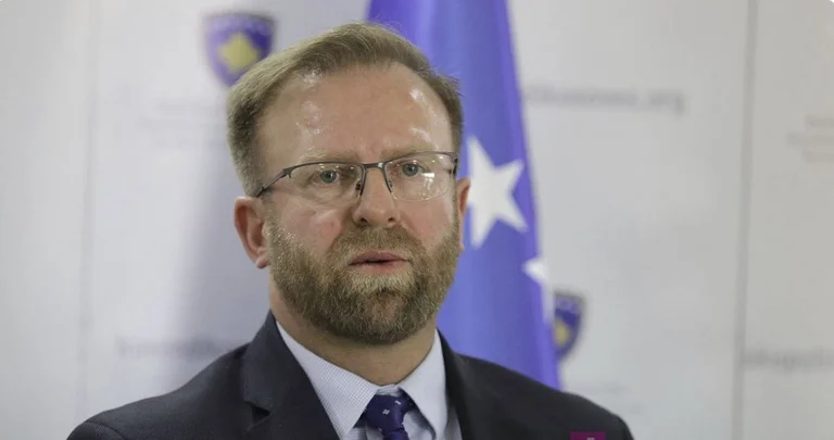 “Më përjashtoi, se i dola kundër”, Abazi: Marrëdhëniet me Kurtin të ngrira prej kohësh, vendimi i marrë prej tij