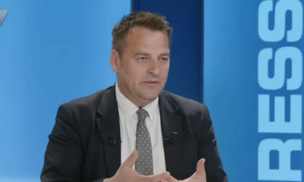 Muja lavdëron Dejona Mihalin: Është tejet korrekte – në politikë duhet të ndërveprosh