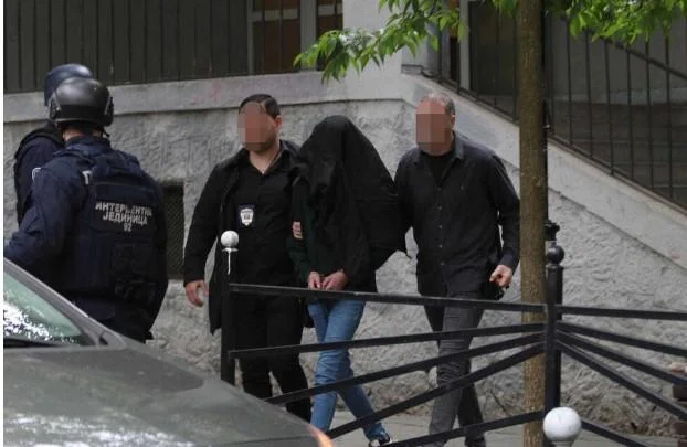 Vrau 8 nxënës dhe rojen, kush është autori i masakrës në shkollën në Beograd