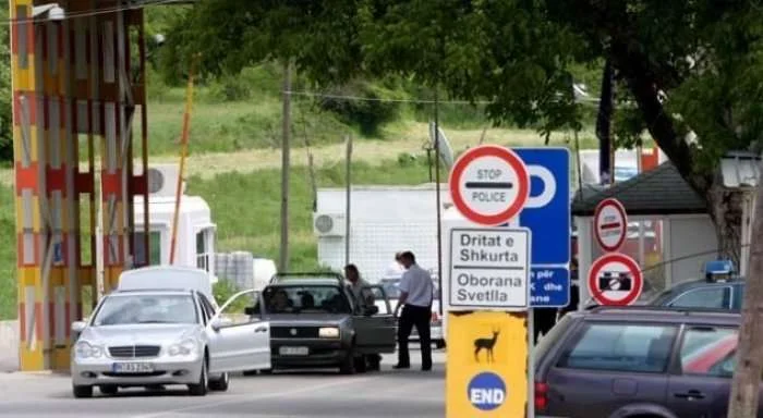 Policia ndalon dy serbë në Zubin Potok, tentuan ta kalonin ilegalisht kufirin