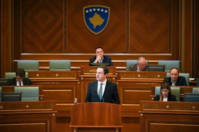 El debate de hoy continúa en el Parlamento de Kosovo sobre el trabajo del gobierno de dos años