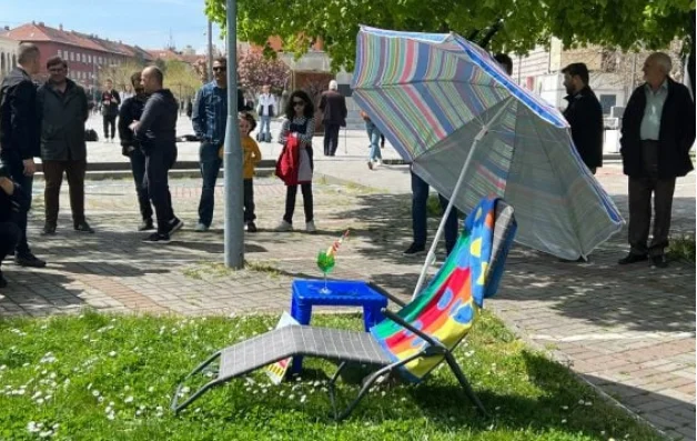 Për 1 maj, PSD bën “plazh” në oborrin e Qeverisë së Kosovës