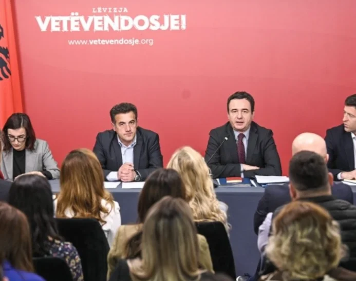 Está cambiando la posición, pero está haciendo su trabajo. VVV publica vídeo de nuevo atacando oposición