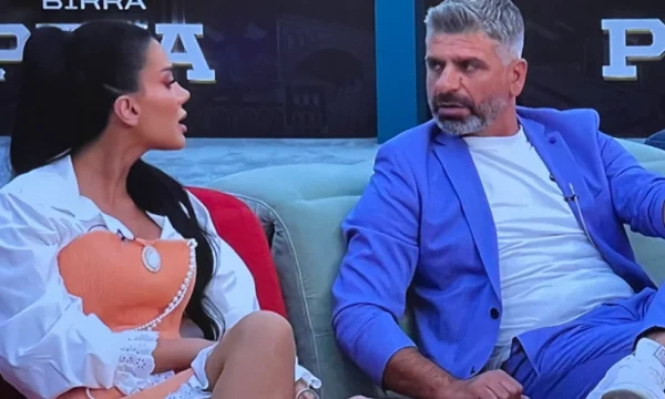 Tienes que morder tu lengua conmigo.