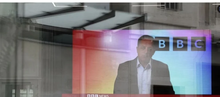 El jefe de la BBC renuncia, no declaró su papel en un préstamo tomado por Boris Johnson