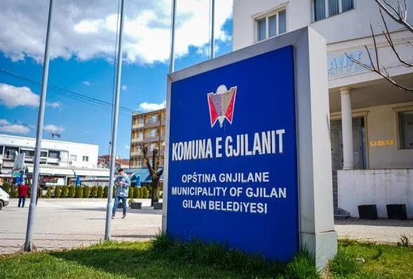 Soupçonné de corruption, la police arrête un fonctionnaire gjilan et un citoyen macédonien