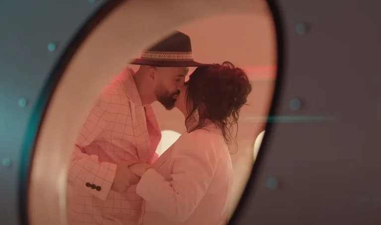 Fifi publica la nueva canción, parte del video y Addis