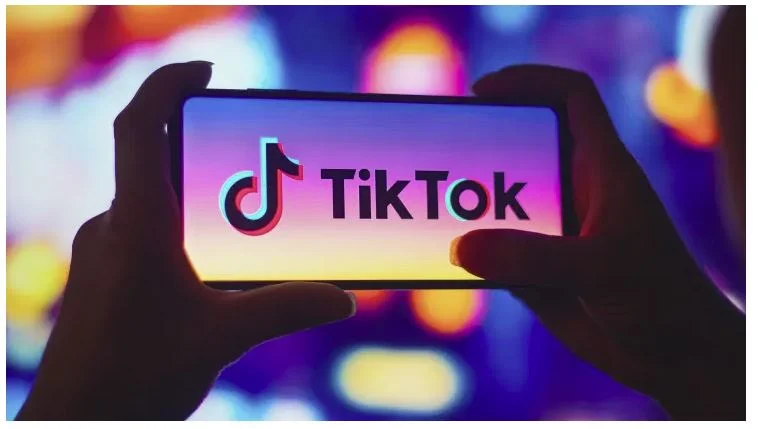 Le Kosovo devrait prendre une décision d'interdiction ou non à Tik-Tok