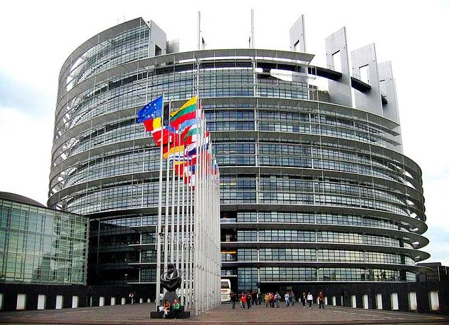 EP aprueba el informe para Kosovo, se menciona el innecesario de la política del poder judicial