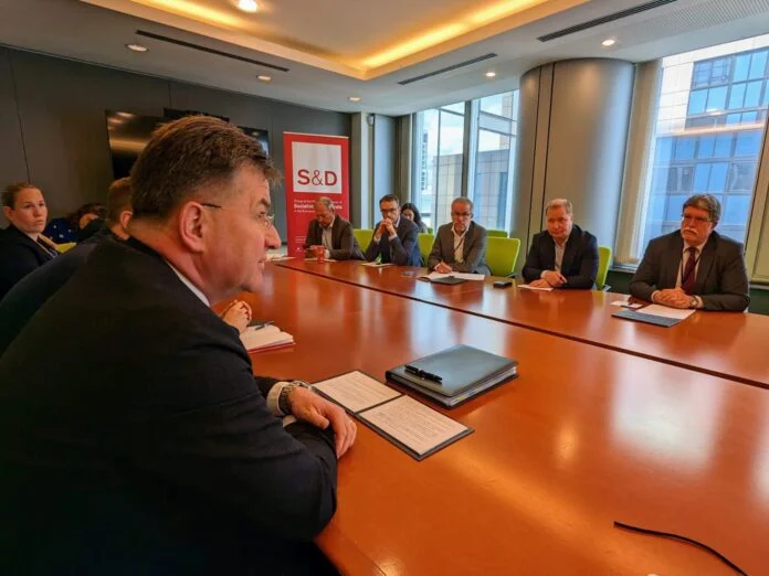 Evolución del diálogo, reuniones de Lajcak con Eurodeputs, aplicación de los acuerdos necesarios
