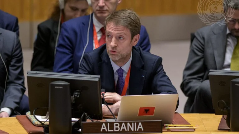 Lavrov cita a Kosovo en la ONU, embajador de Albania: Tienes una obsesión.