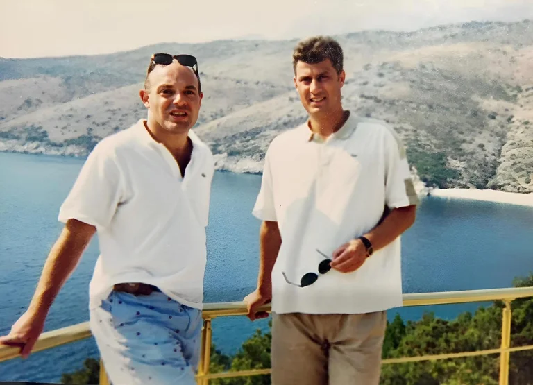 Blendi Fevziu publica la rara imagen con el ex Presidente Thaci: Orgulloso de todo lo que has hecho por Kosovo, Albania