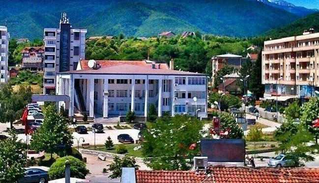 Elshani da detalles sobre la quema de Excavador en Zvecan, propiedad de un albanés