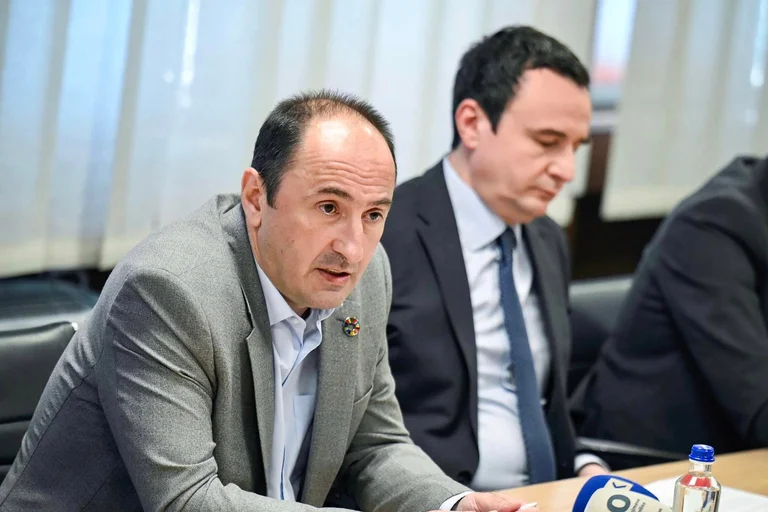 Ministria e Liburn Aliut procedon kundërligjshëm edhe në tenderin 32 milionësh për ndërtimin e rrugës Kijevë -Dollc