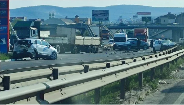 Dos heridos debido al accidente de tránsito de Komoran