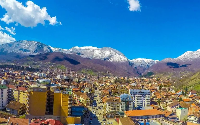 Për shkak të presionit nga ish i dashuri, një femër nga Peja tenton të vetëvritet