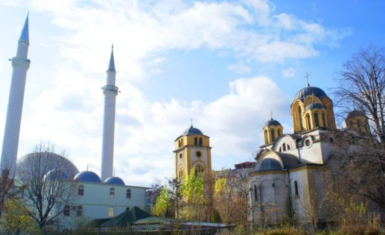 En Duisburg, Alemania, Bayram Oración en la Iglesia