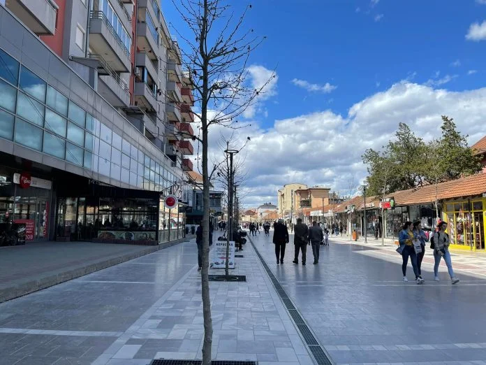 Kosovars gastan 130 euros/espíritu para vestirse, más bajo en Europa