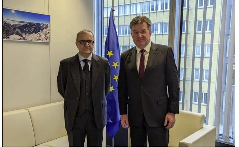 Lajcak se reúne con el comandante de la KFOR, habla de la situación en el norte de Kosovo