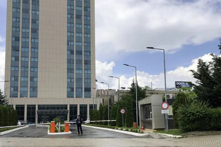 Los trabajadores de la administración pública trabajan hoy parte - tiempo