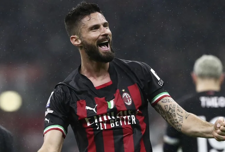 Después de cruzar las semifinales, Giroud firma el nuevo contrato con AC Milan
