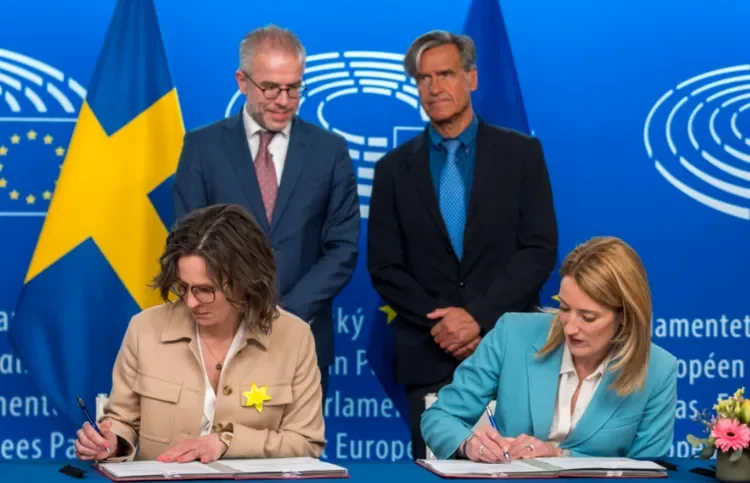 momento de firmar la decisión de liberalización de visas para Kosovars
