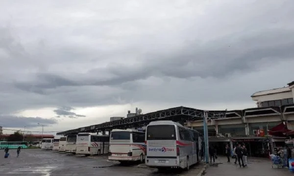 ​Transportuesit nuk heqin dorë nga kërkesat e tyre, qarkullim të autobusëve s’ka as sot