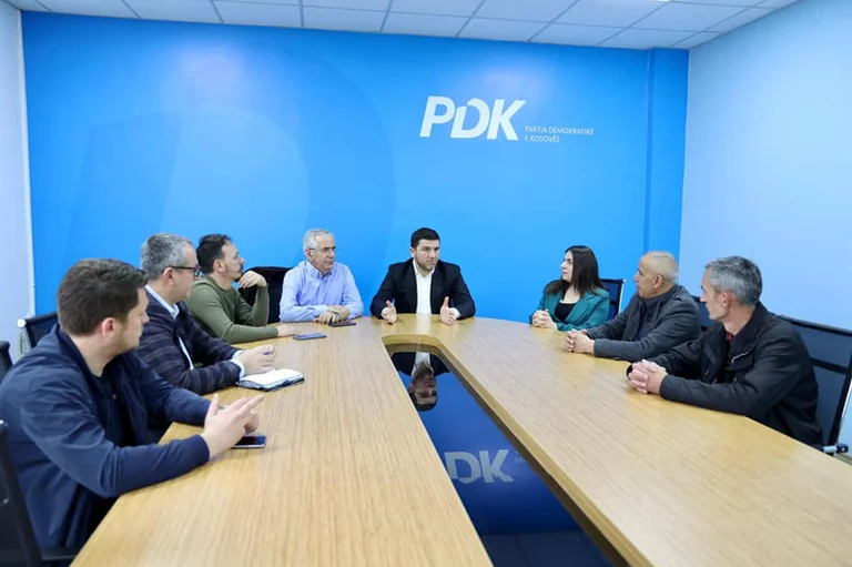 Krasniqi se reúne con candidatos del PDK, invita al gobierno a proporcionar seguridad para las elecciones en el norte