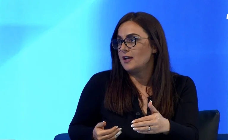 LDK visa official: Este gobierno es una licitación para pasaportes de medios