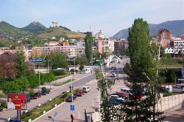 UE: retorno de los serbios de Kosovo a instituciones, parte fundamental de los acuerdos