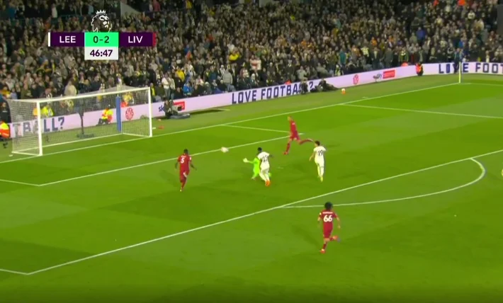 Error catastrófico de Konate Leeds a Liverpool con un objetivo