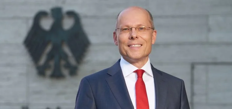 Peter Beyer: Esta es la única manera de que Kosovo y Serbia lleguen a la UE