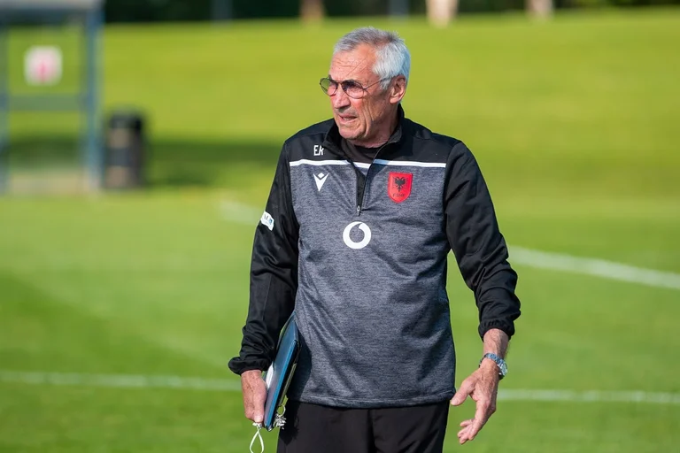 Eddy Rhea también es despedido en Eslovenia
