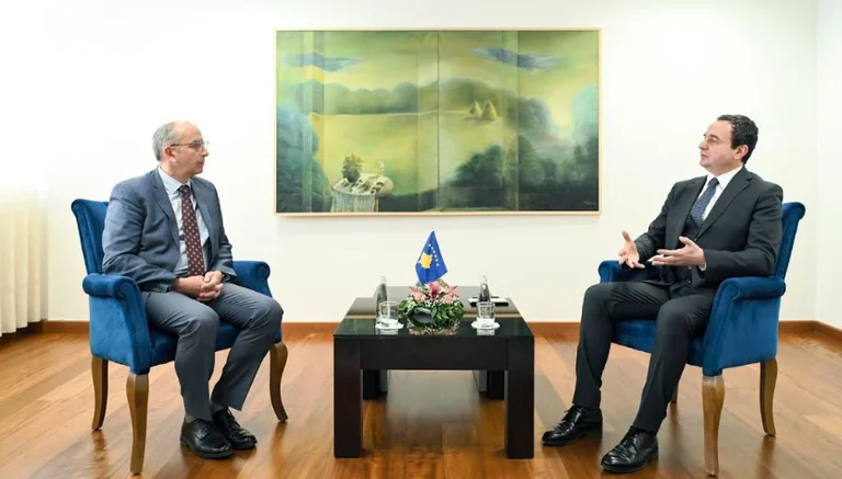 Kurti al reunirse con el embajador de la OSCE, insiste en celebrar elecciones en el norte