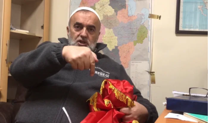 Hodge Mazlam dice que el video fue cortado pero no niega palabras sobre la bandera nacional