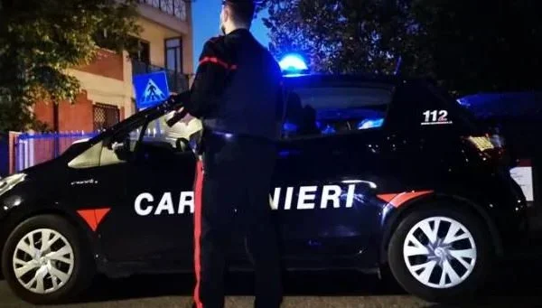Cocaína y miles de euros escondidos en casa, albanés arrestado en Italia