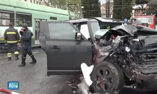 Inmortal en accidente grave, golpeado por tranvía