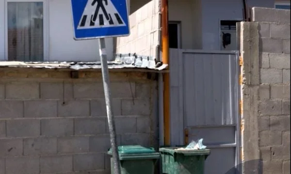 Se fue con los niños, después de dos semanas la mujer de Gjakova vuelve a casa