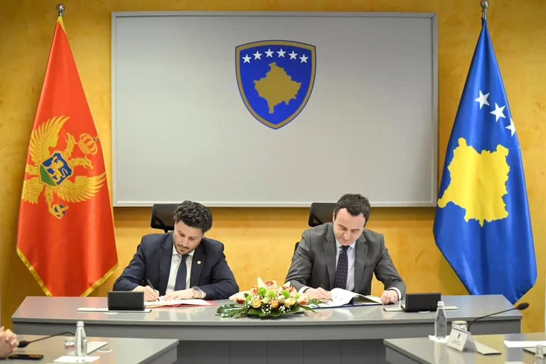 “Driton Abazavici visite le Kosovo au moment où il a effectué sa mission de retour de la Serbie au Monténégro par l'intermédiaire de l'Église serbe et la sélection du président pro-serbe”