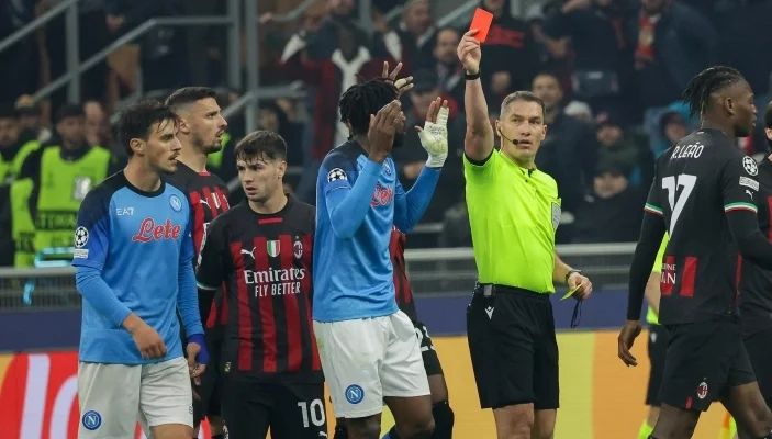 Reported U EFA suspended the match judge, Milan Neapolis.