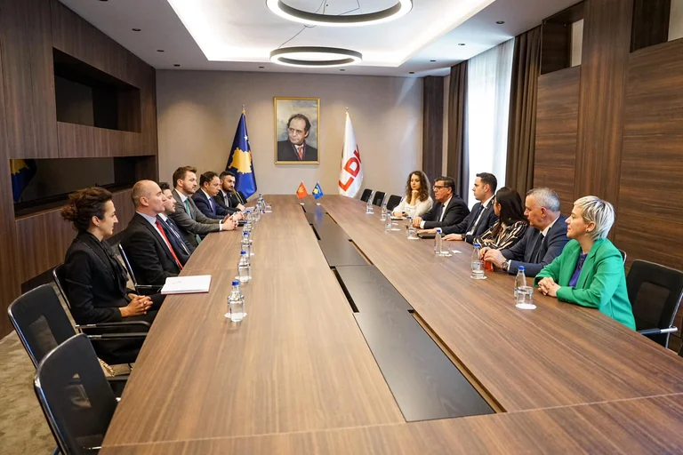 Abdixhiku espera a Abbasovic: Kosovo, Montenegro comparte el mismo futuro