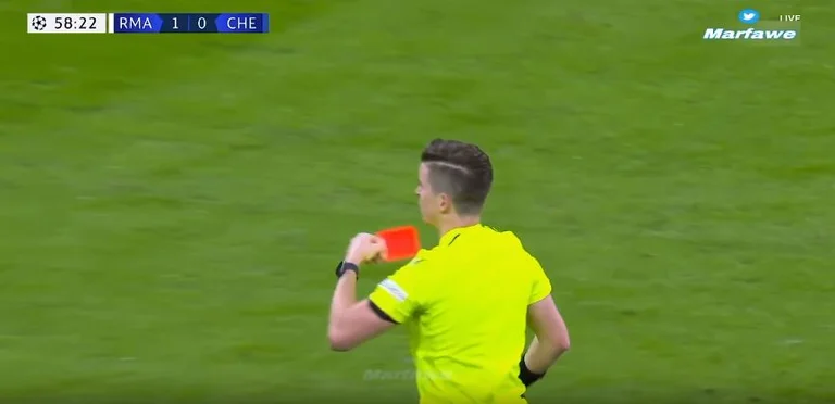 Tarjeta roja en Real Madrid lucha