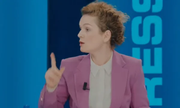 Kusari: Es impactante que nuestro presidente jurista no reaccione cuando sangra a un periodista.